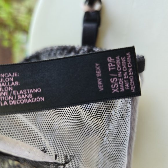 Victoria's Secret Black And Pink Lace Garter Belt - Picture 13 of 14